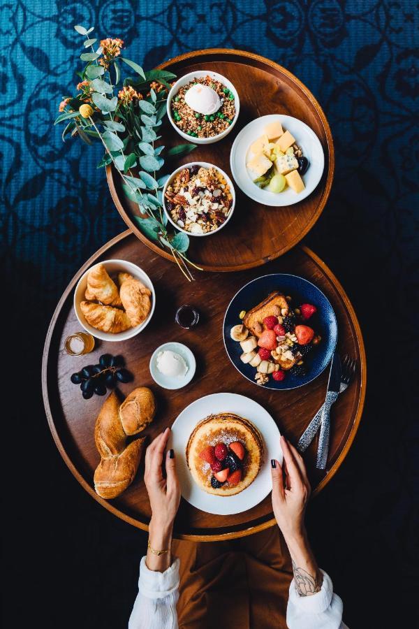 Andaz Amsterdam, Prinsengracht, By Hyatt Eksteriør bilde A selection of breakfast foods
